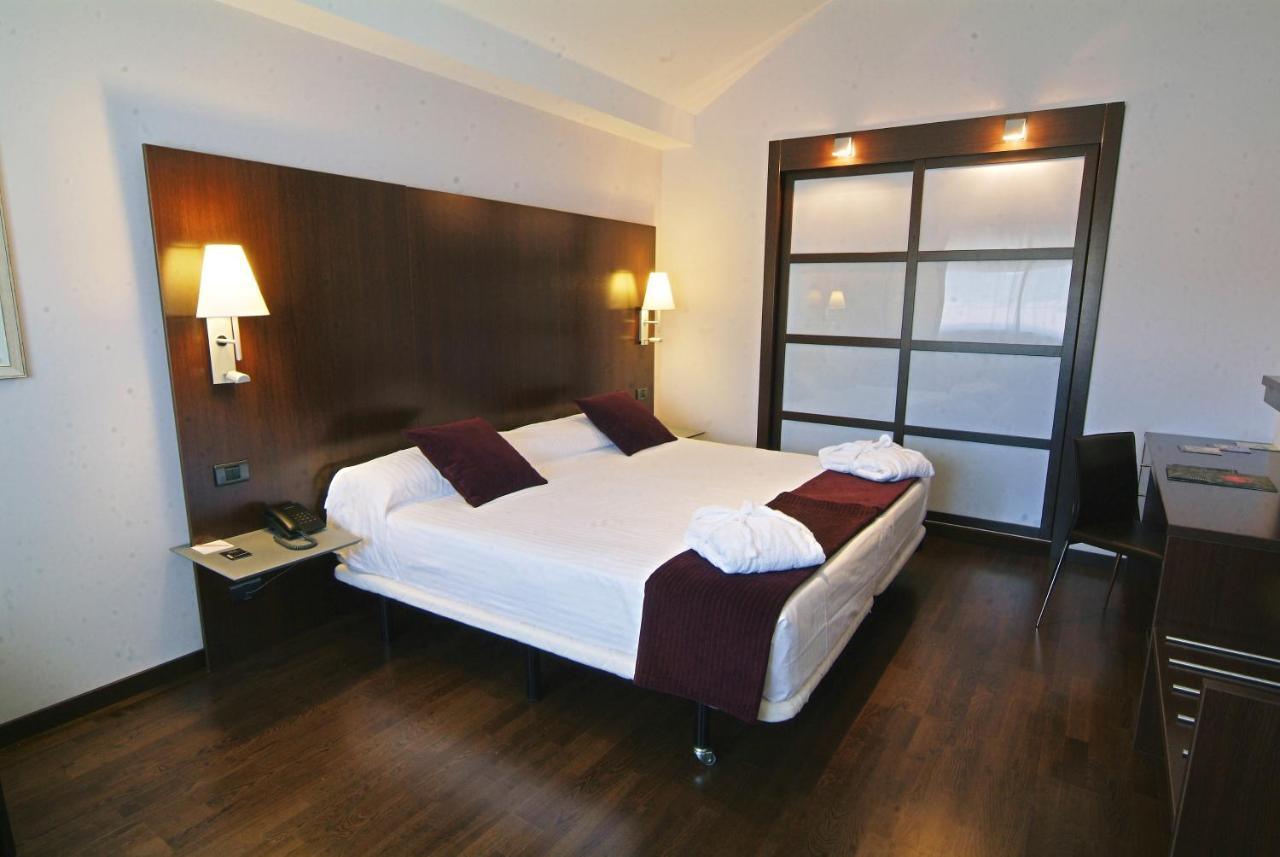 Eurostars Reina Felicia Otel Jaca Oda fotoğraf